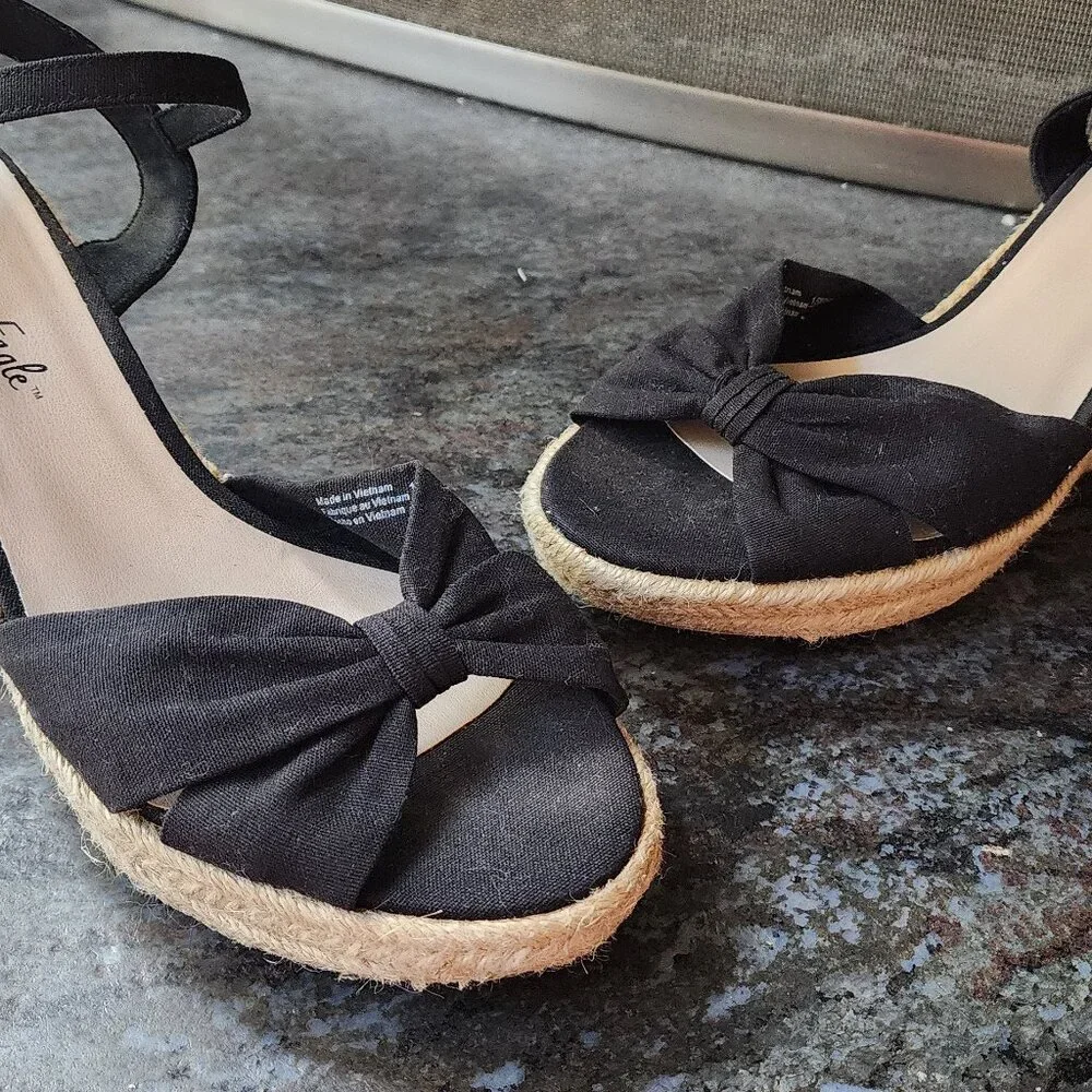 American Eagle Outfitters Black/Tan Platform Wedge Sandals Size 9.5